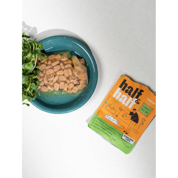 Вологий корм для котів Half&Half Sterilized pouch 100 г - індичка