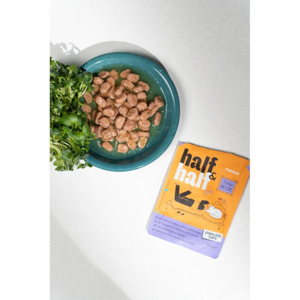 Вологий корм для котів Half&Half Sterilized pouch 100 г - тунець
